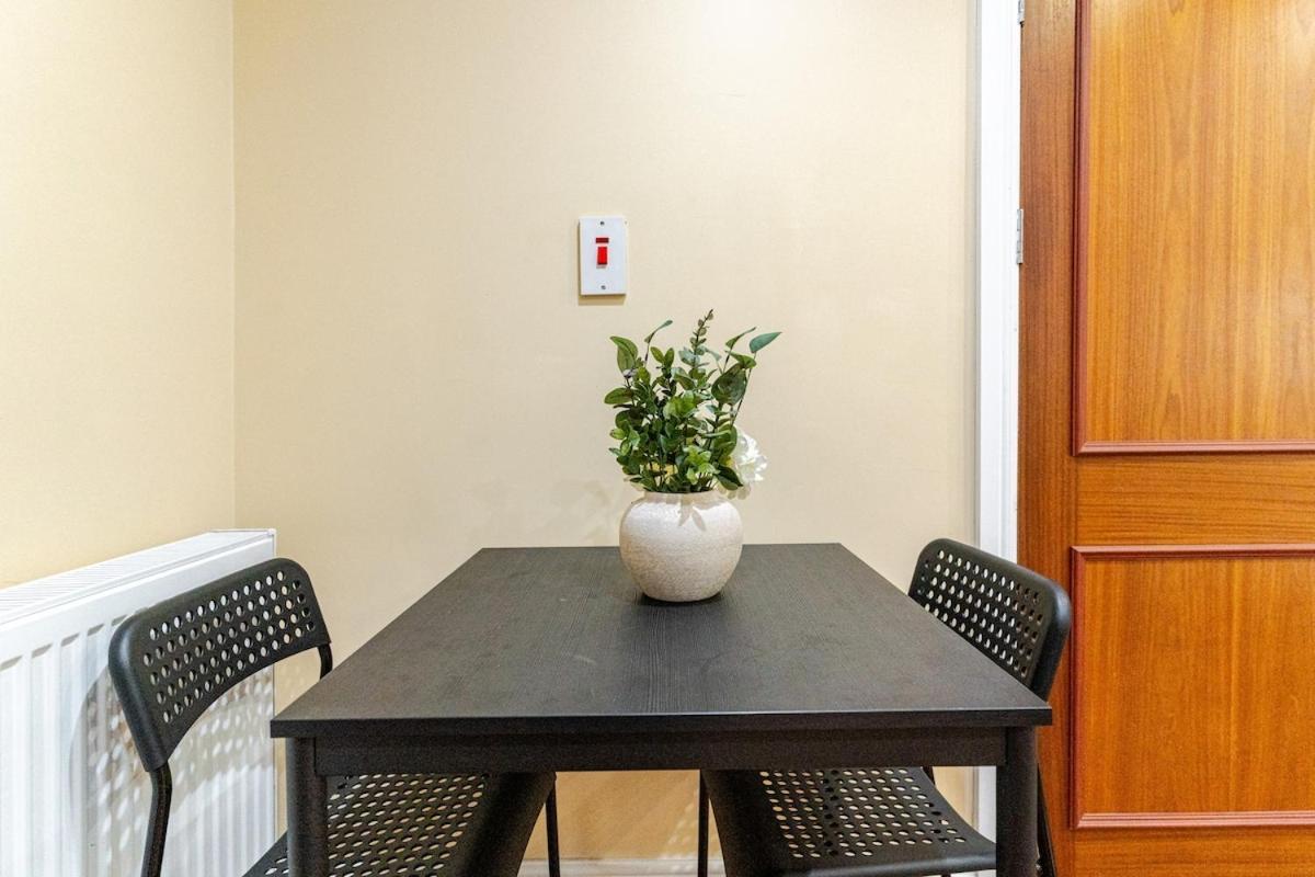 Cozy Flat In Walsall Town Centre Buitenkant foto
