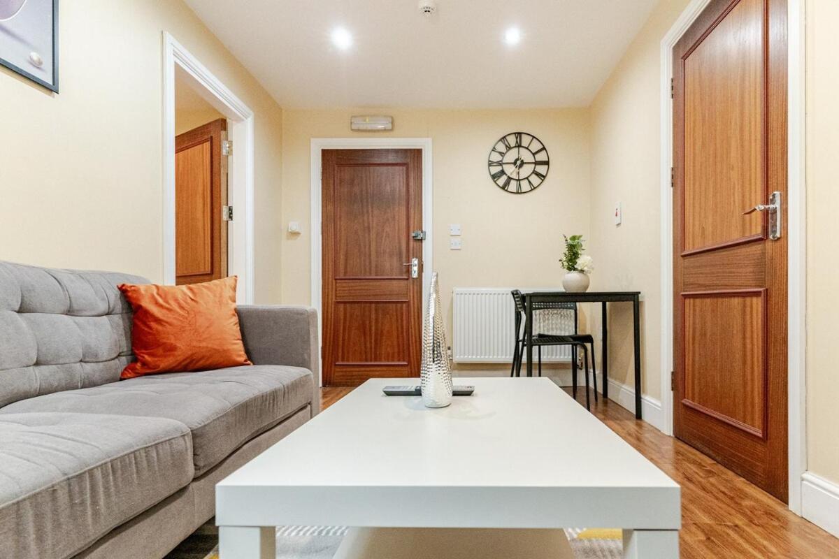 Cozy Flat In Walsall Town Centre Buitenkant foto